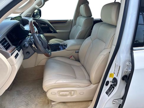 Used 2021 Lexus LX 570 4WD w/ Luxury Package image 22