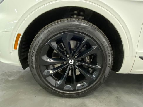 Used 2024 Bentley Bentayga image 19