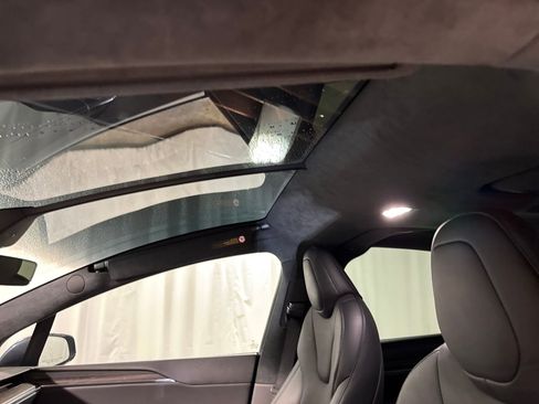 Used 2024 Tesla Model X image 21