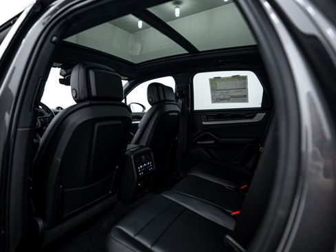 New 2025 Porsche Cayenne E-Hybrid image 21