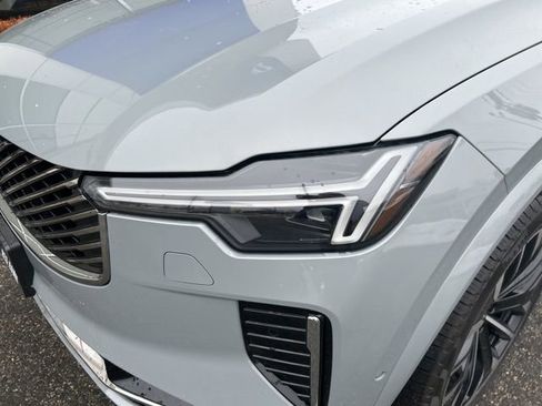 Used 2025 Volvo XC90 B6 Plus image 9