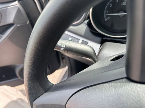 Used 2013 MAZDA MAZDA3 i SV FWD image 36