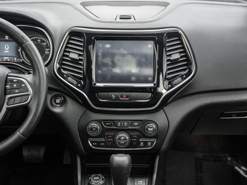 Used 2019 Jeep Cherokee Limited image 22