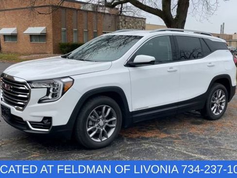 Used 2024 GMC Terrain SLT image 4
