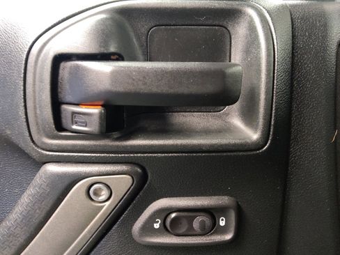 Used 2018 Jeep Wrangler Unlimited Sport S AWD/4WD image 27