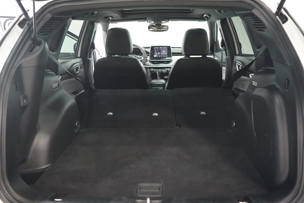 Used 2023 Jeep Compass Latitude w/ Sun and Sound Group AWD/4WD image 35
