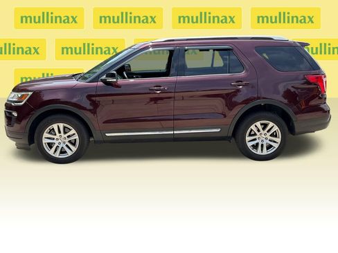 Used 2018 Ford Explorer XLT w/ Equipment Group 202A AWD/4WD image 10