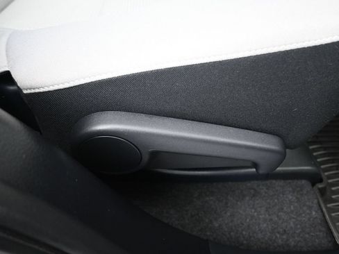 Used 2018 Toyota RAV4 XLE w/ Plus Extra Value Package AWD/4WD image 39