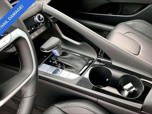 Used 2025 Hyundai Elantra Limited FWD image 9