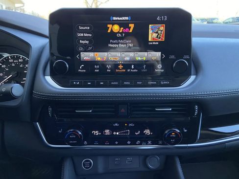 Used 2023 Nissan Rogue SL w/ SL Premium Package image 16