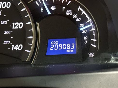 Used 2014 Toyota Camry LE FWD image 13