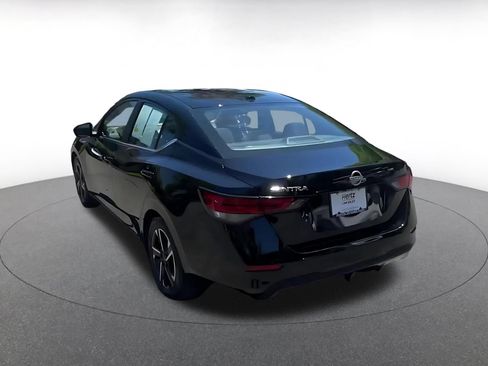 Used 2025 Nissan Sentra SV FWD image 11