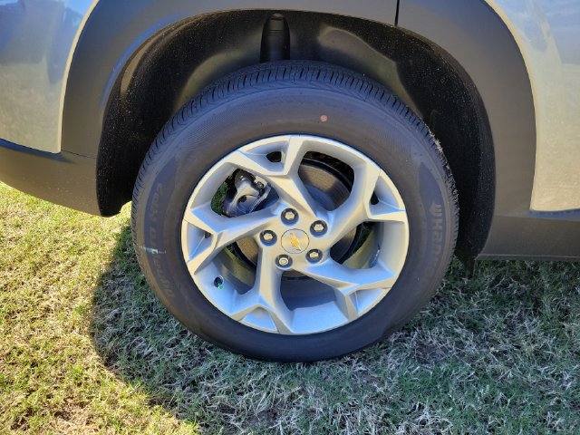 New 2026 Chevrolet Trax LS w/ LS Convenience Package FWD image 5