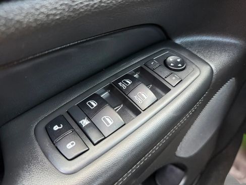 Used 2019 Jeep Grand Cherokee Altitude AWD/4WD image 38