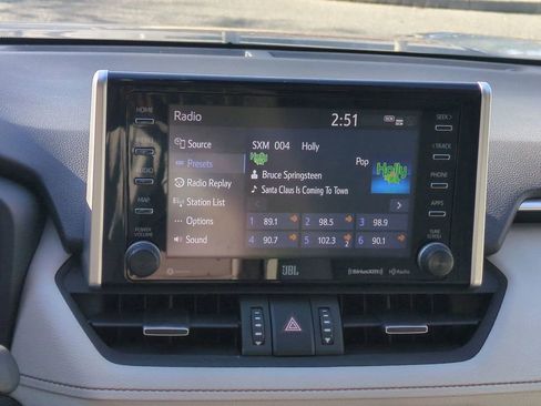 Used 2019 Toyota RAV4 Limited image 17