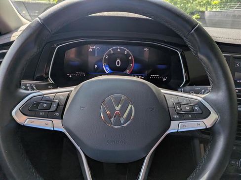 Certified 2024 Volkswagen Jetta SE w/ Panoramic Sunroof Package FWD image 28