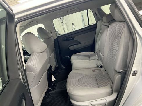 Used 2023 Toyota Highlander LE image 22