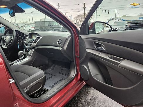 Used 2016 Chevrolet Cruze LT image 24