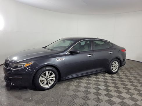Used 2017 Kia Optima LX FWD image 2