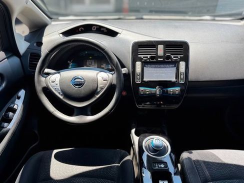 Used 2015 Nissan Leaf SV FWD image 27