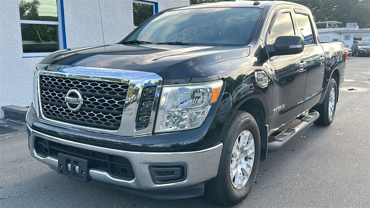 Used 2017 Nissan Titan SV RWD image 3