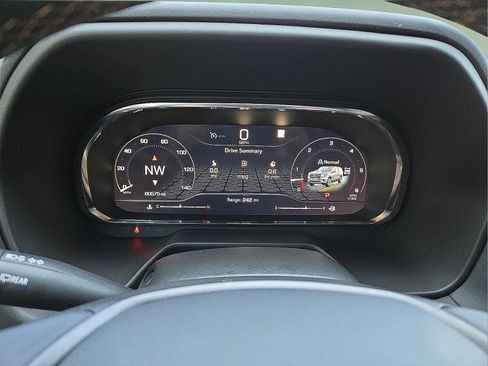 Used 2022 GMC Yukon AT4 w/ Technology Package AWD/4WD image 23