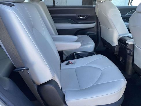 Used 2025 Toyota Grand Highlander FWD image 46