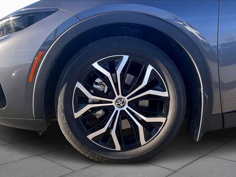 Used 2023 Toyota Crown Limited image 9