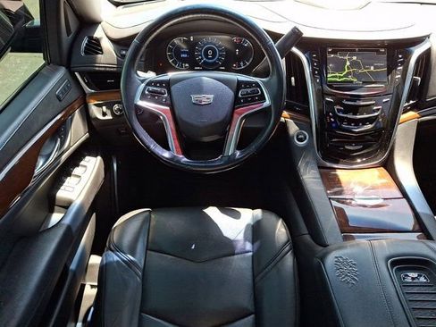 Used 2019 Cadillac Escalade ESV Premium Luxury AWD/4WD image 17