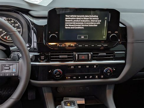 New 2025 Nissan Pathfinder SL image 11