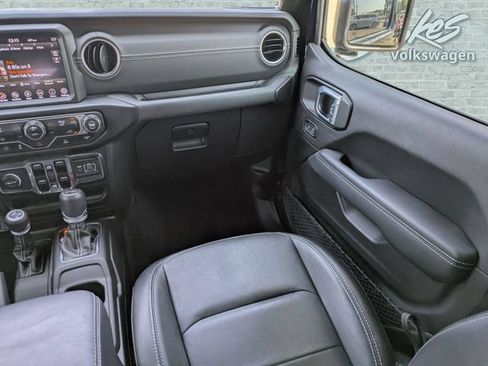 Used 2023 Jeep Wrangler Unlimited Sahara AWD/4WD image 17