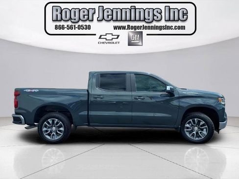Used 2025 Chevrolet Silverado 1500 LT AWD/4WD image 5