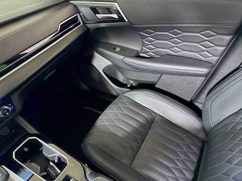 Used 2025 Mitsubishi Outlander SEL image 23