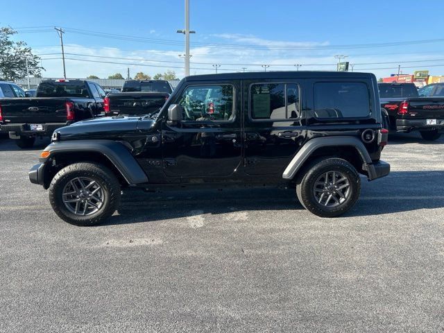Used 2025 Jeep Wrangler Unlimited Sport AWD/4WD image 4