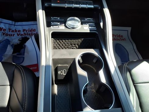 Used 2024 Lincoln Nautilus Premier image 13