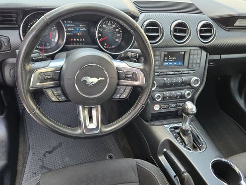Used 2017 Ford Mustang Coupe RWD image 21