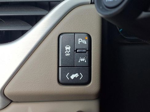 Used 2018 GMC Yukon SLT w/ Open Road Package image 22