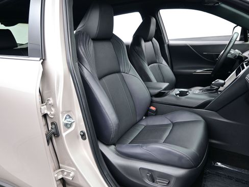 Used 2022 Toyota Venza Limited w/ Advanced Technology Package image 14