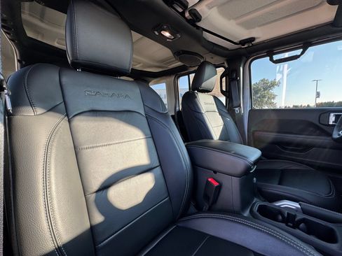Used 2018 Jeep Wrangler Unlimited Sahara AWD/4WD image 14