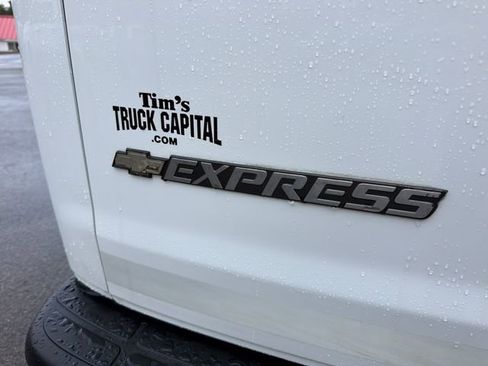 Used 2017 Chevrolet Express 2500 image 9