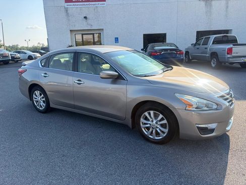 Used 2014 Nissan Altima 2.5 S w/ Sport Value Package FWD image 6