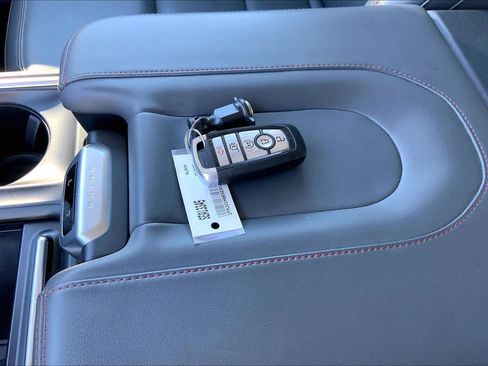 Certified 2025 Ford Expedition Active image 15