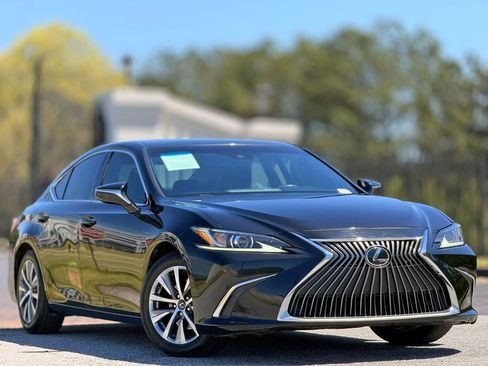 Used 2021 Lexus ES 350 w/ Accessory Package image 4