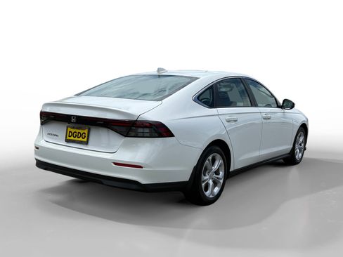 Used 2025 Honda Accord LX image 5