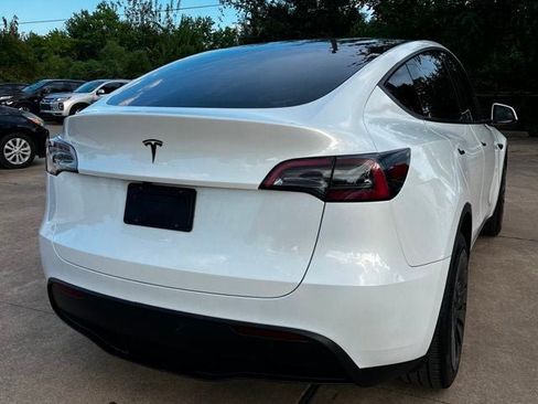 Used 2024 Tesla Model Y 2WD image 6