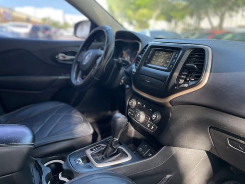 Used 2015 Jeep Cherokee Latitude FWD image 25