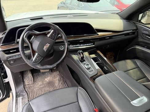 Used 2023 Cadillac Escalade Premium Luxury image 4