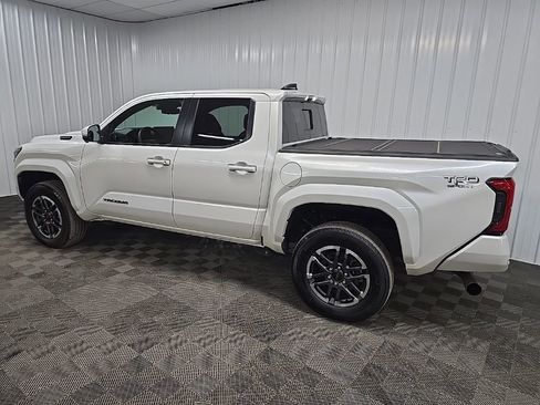 Used 2024 Toyota Tacoma TRD Sport w/ TRD Sport Premium Package AWD/4WD image 4