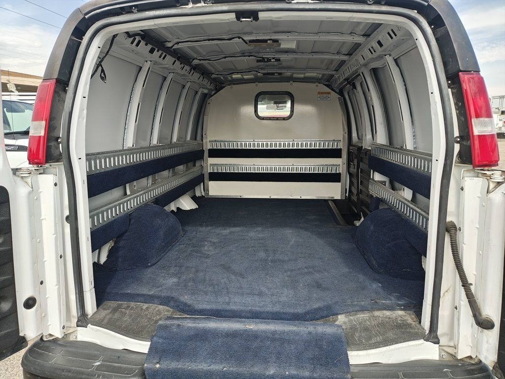 Used 2019 Chevrolet Express 2500 RWD image 2