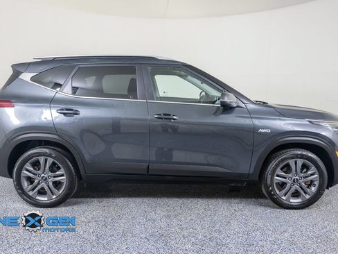 Used 2023 Kia Seltos S w/ Navigation Package AWD/4WD image 8